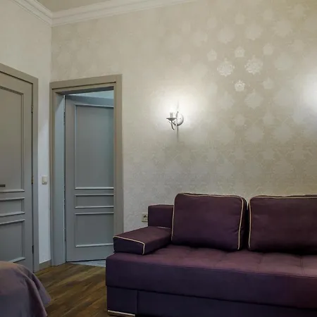Mini Hotel Barvy Lvova On Hnatyuka St. Екстер'єр фото