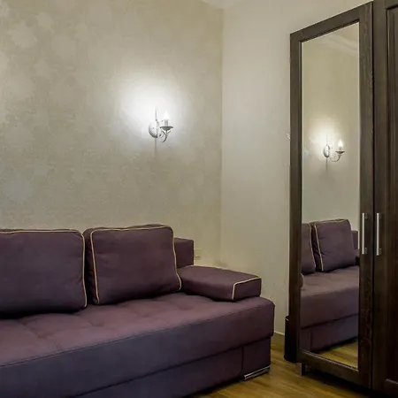Mini Hotel Barvy Lvova On Hnatyuka St. Екстер'єр фото