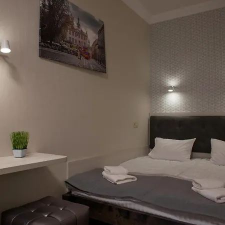 Mini Hotel Barvy Lvova On Hnatyuka St. Екстер'єр фото