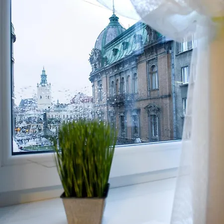 Mini Hotel Barvy Lvova On Hnatyuka St. Екстер'єр фото