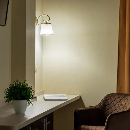 Mini Hotel Barvy Lvova On Hnatyuka St. Екстер'єр фото