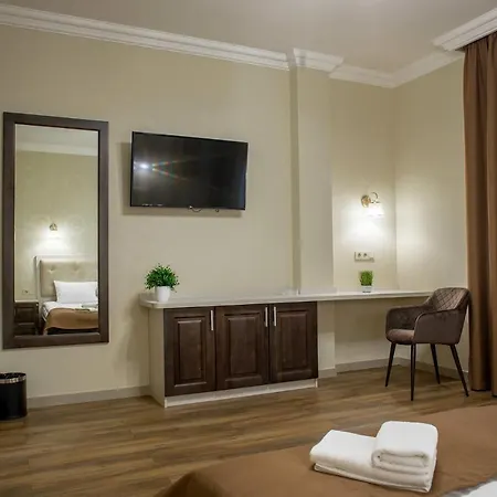 Mini Hotel Barvy Lvova On Hnatyuka St. Екстер'єр фото