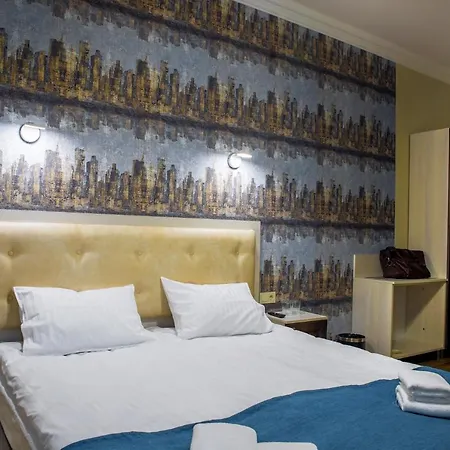 Mini Hotel Barvy Lvova On Hnatyuka St. Екстер'єр фото
