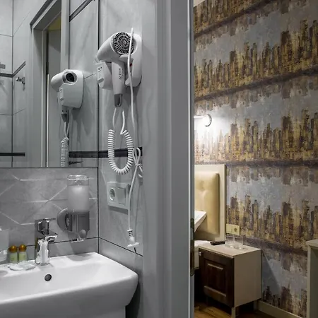 Mini Hotel Barvy Lvova On Hnatyuka St. Екстер'єр фото