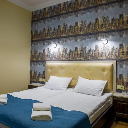 Mini Hotel Barvy Lvova On Hnatyuka St. Екстер'єр фото