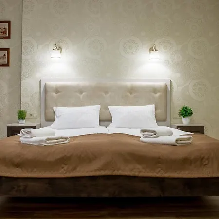 Mini Hotel Barvy Lvova On Hnatyuka St. Екстер'єр фото